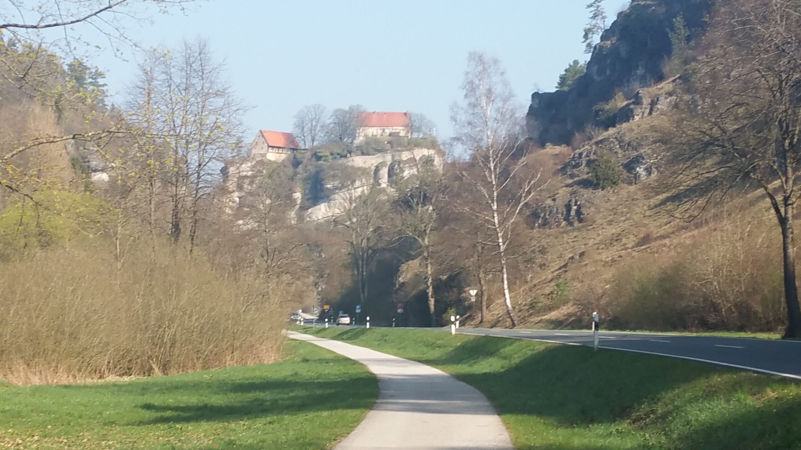 Pottenstein - Blick von der Bundesstraße auf die Burg