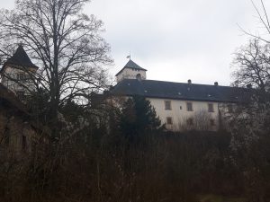 Schloss Greifenstein von seinen Nebengebäuden gesehen